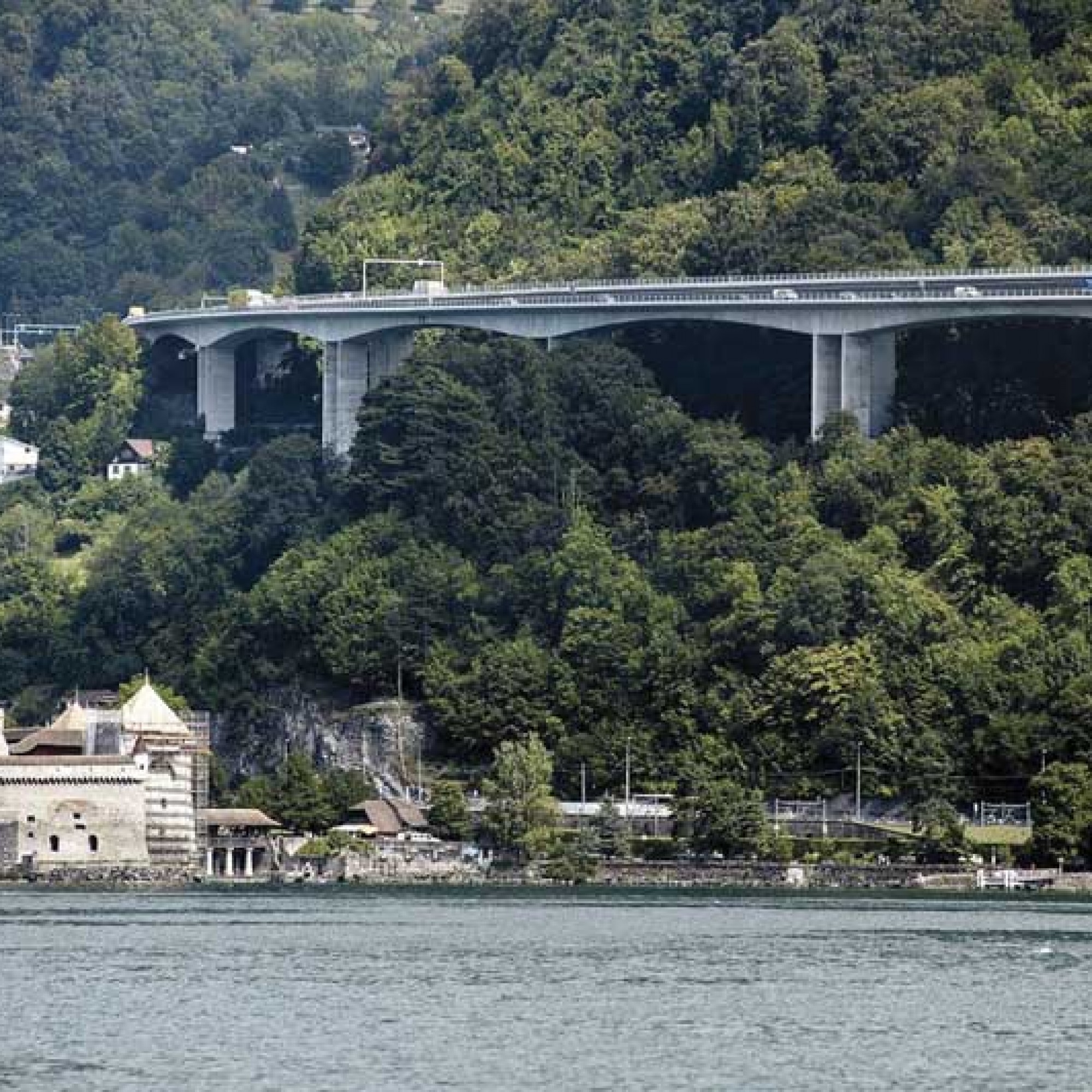 Assainissement du viaduc de Chillon Le défi du Béton Fibré à Ultra