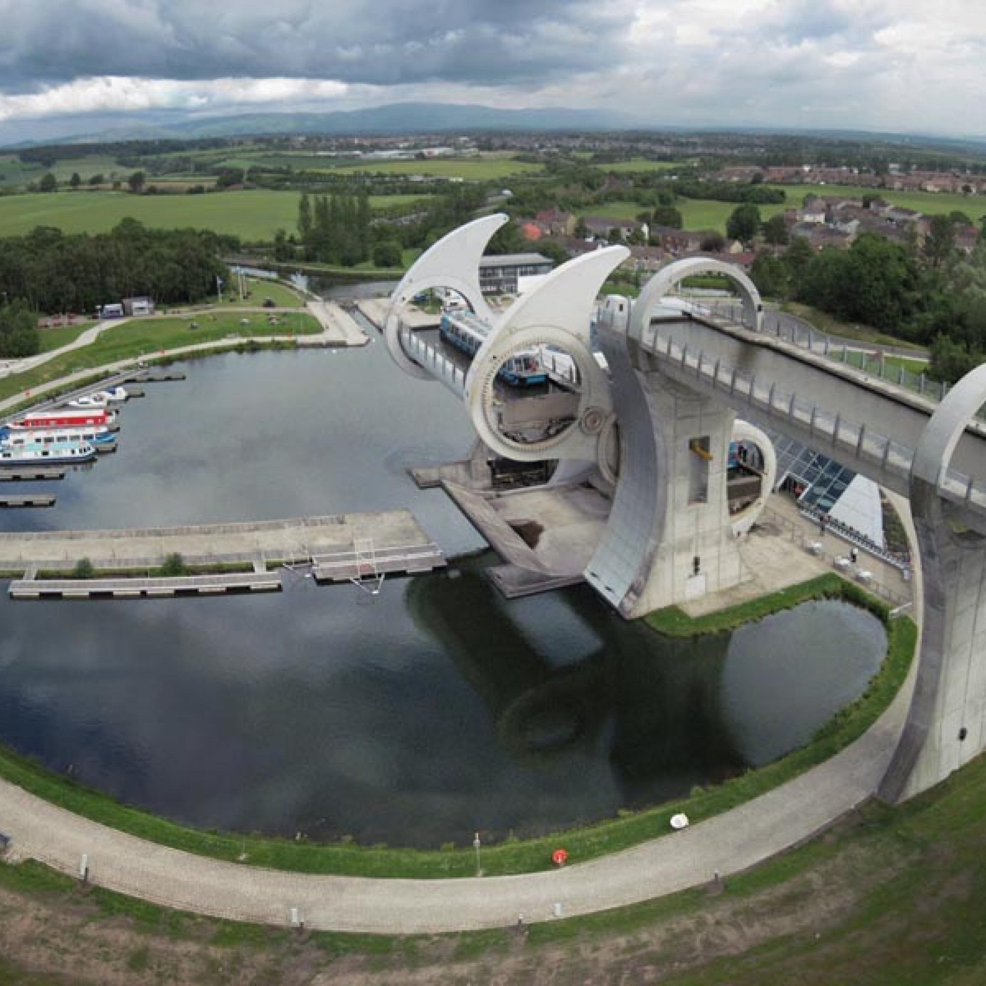 L’ascenseur à bateaux rotatif unique au monde Batimag L’ascenseur à bateaux rotatif unique au monde Batimag