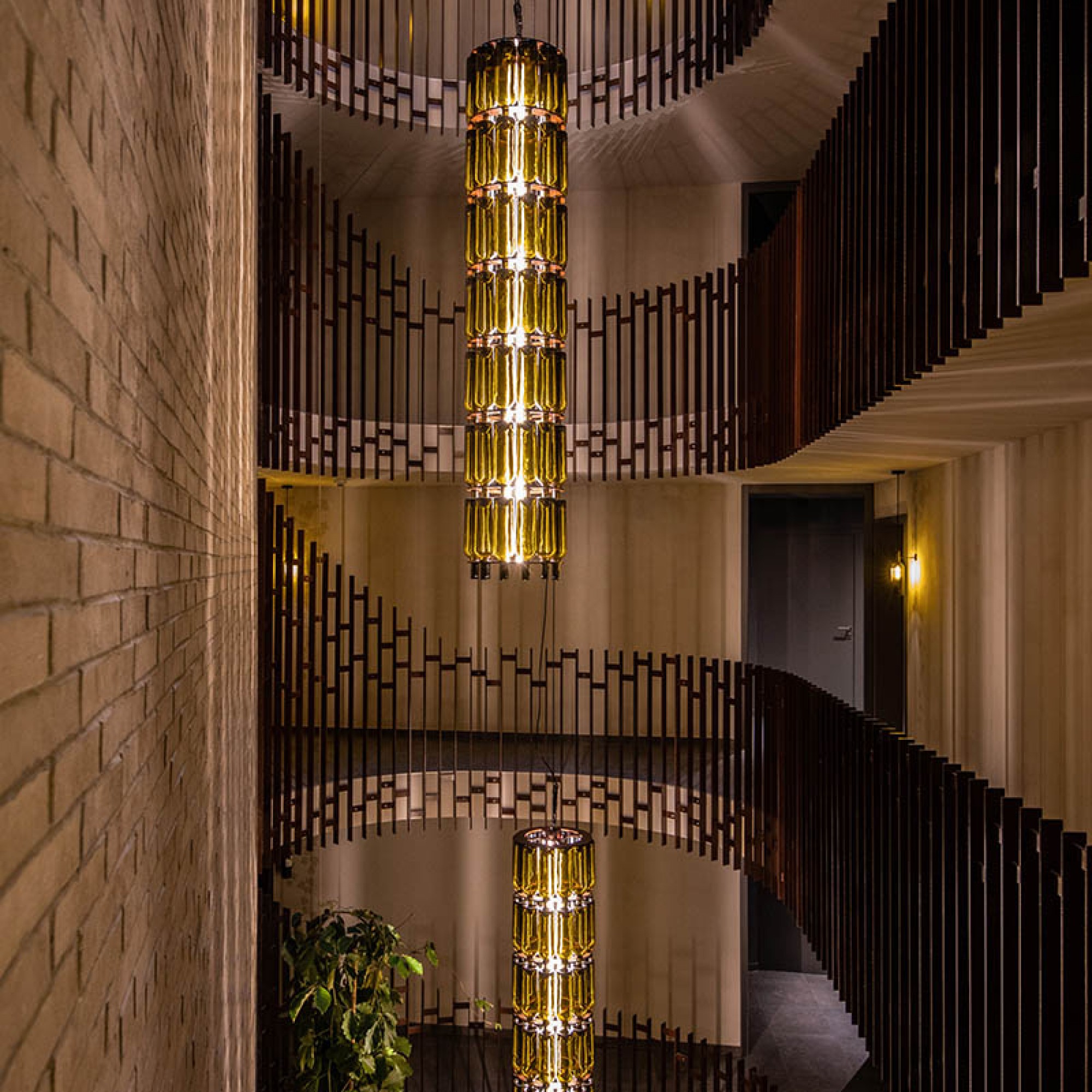 A l’intérieur, le bâtiment est doté d’un atrium central se terminant par un puits de lumière. (Image 2 sur3) ThinkUTOPIA