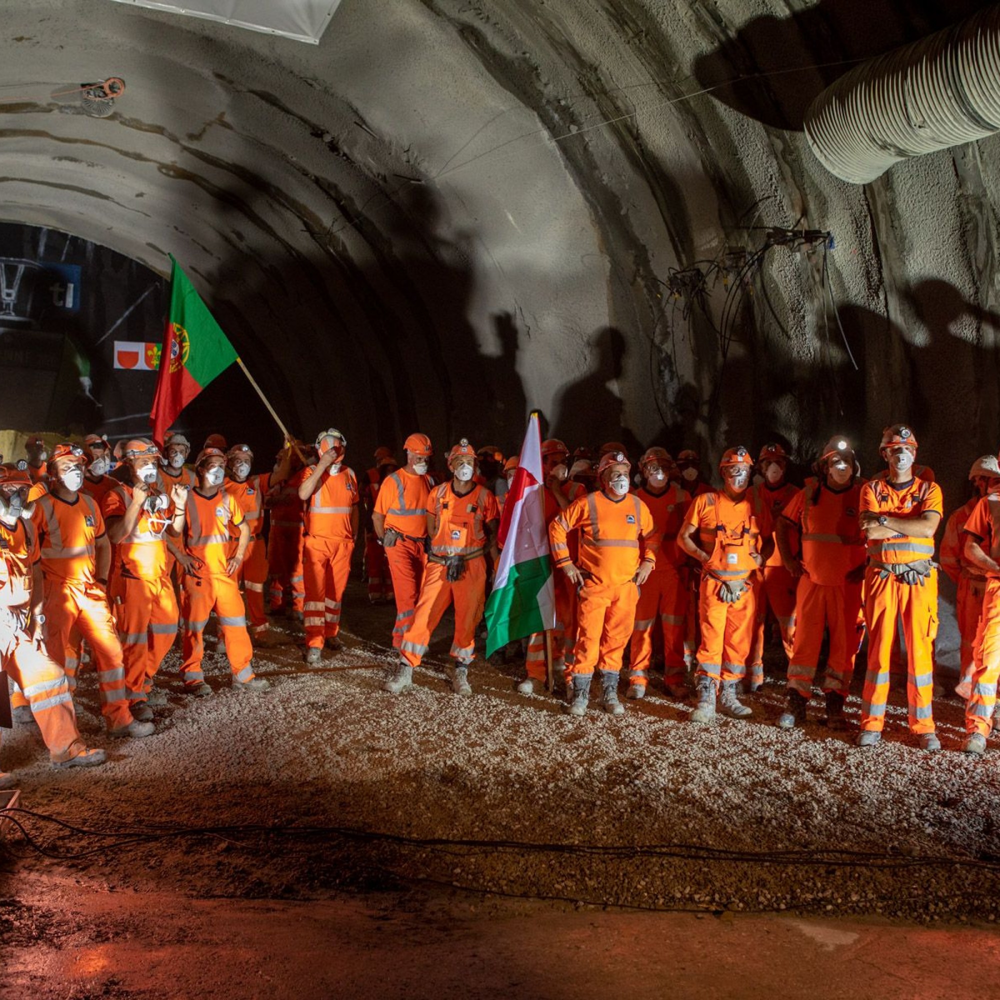 Percement tunnel du LEB