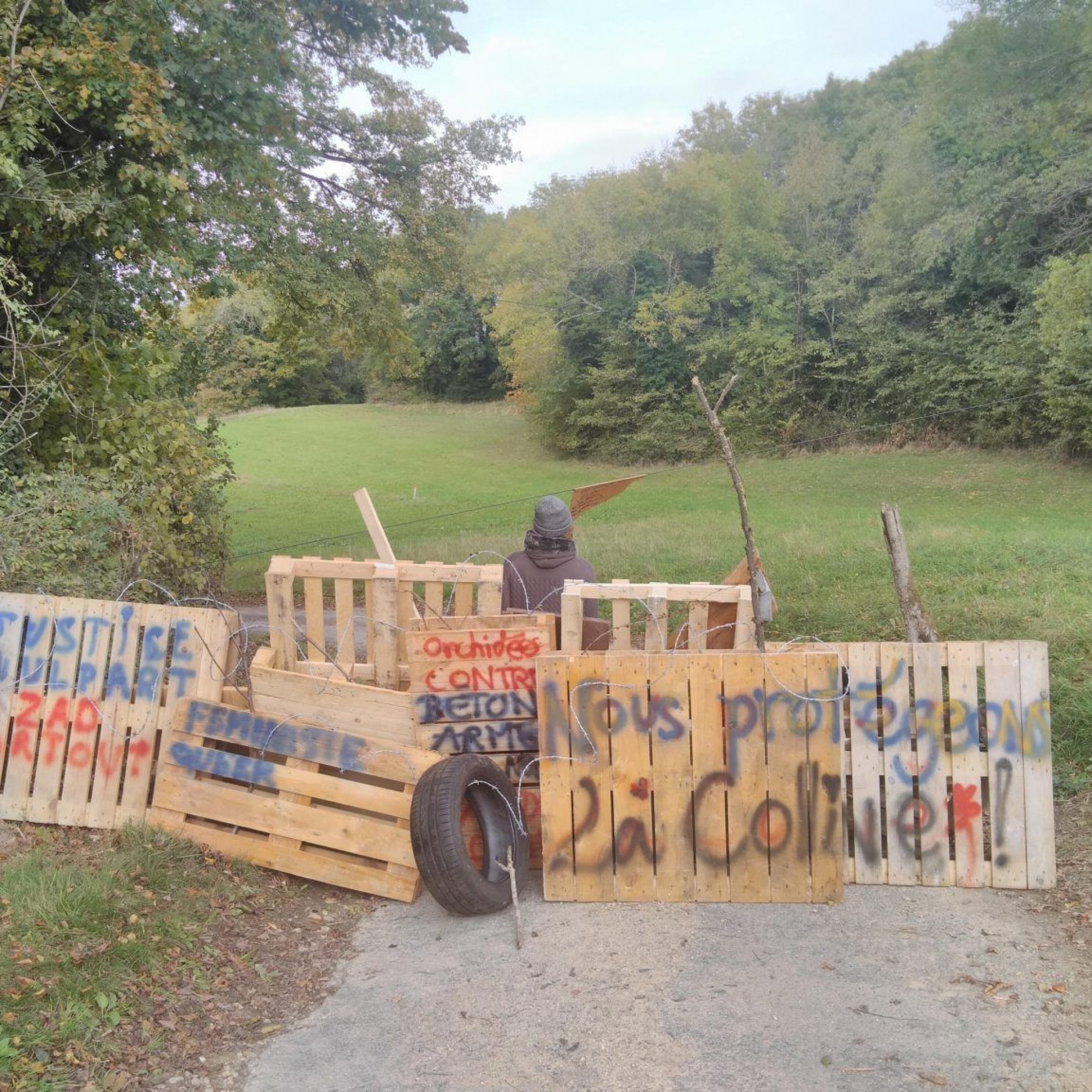 Une ZAD fait barrage à Holcim et sa carrière d'Eclépens