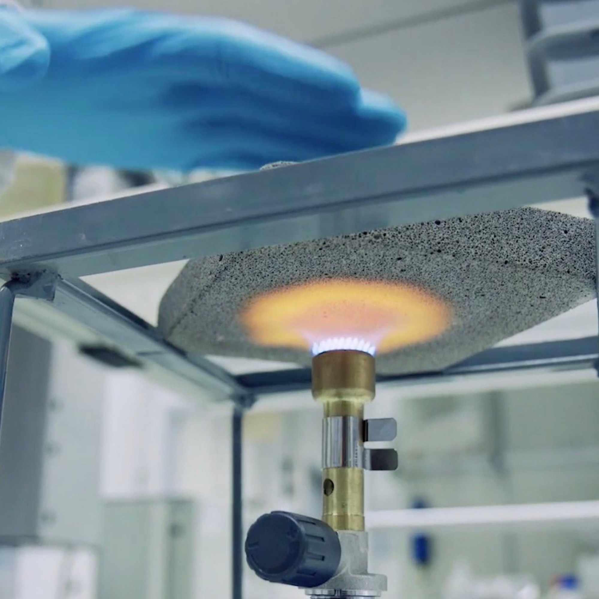 L'entreprise zurichoise FenX a développé une isolation à partir de cendres.