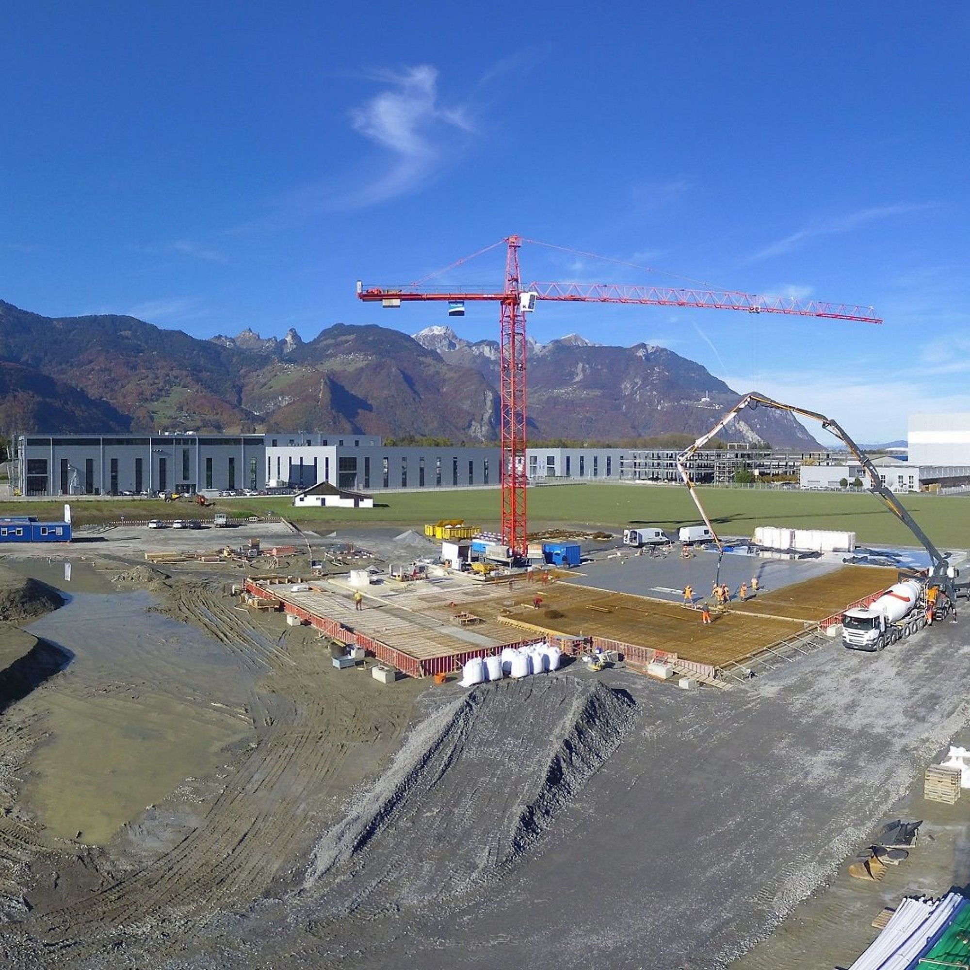 Les premières dalles du nouveau bâtiment ont pu être coulées à la fin du mois d'octobre.