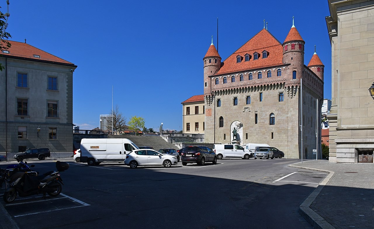 Place_du_Château_Lausanne