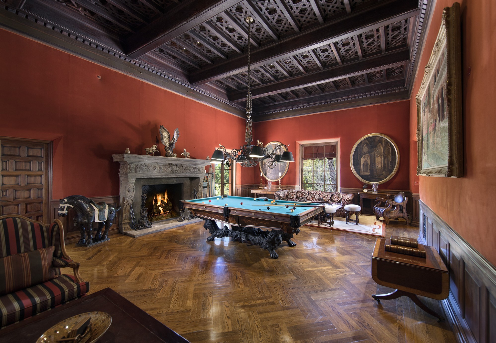 Un sublime billard est disponible à L'intérieur du manoir de Hearst