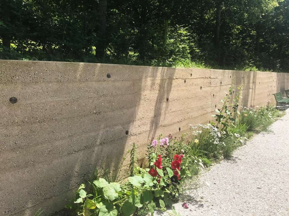 Le mur du manoire du Désert a été entièrement rénové