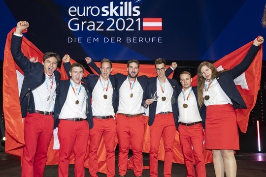 Remise des médailles à l'Euroskills le 26 septembre à Graz, l'équipe suisse empoche 14 médailles.