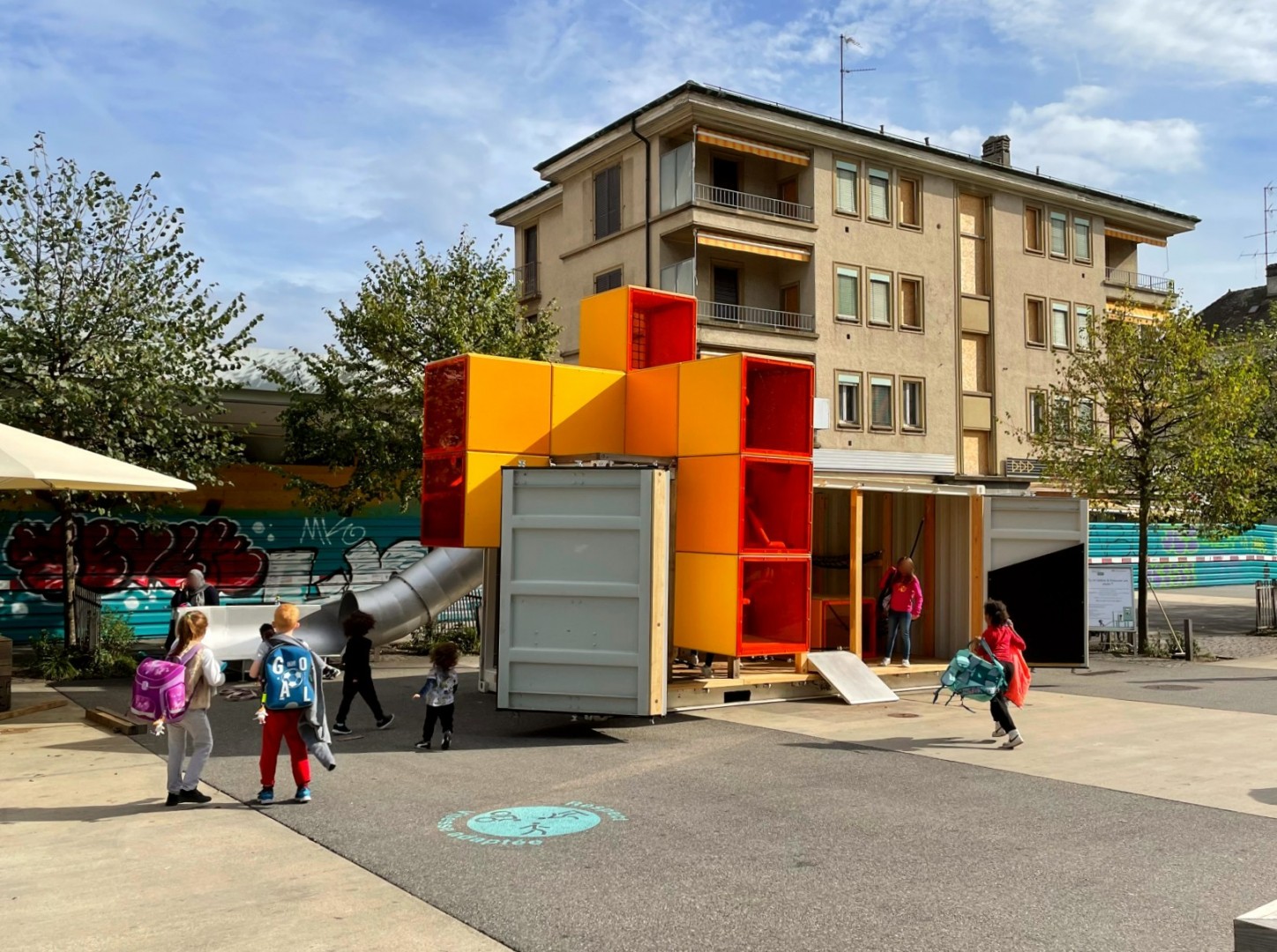 Création à la Sallaz d' une place de jeux à partir d’un conteneur maritime.