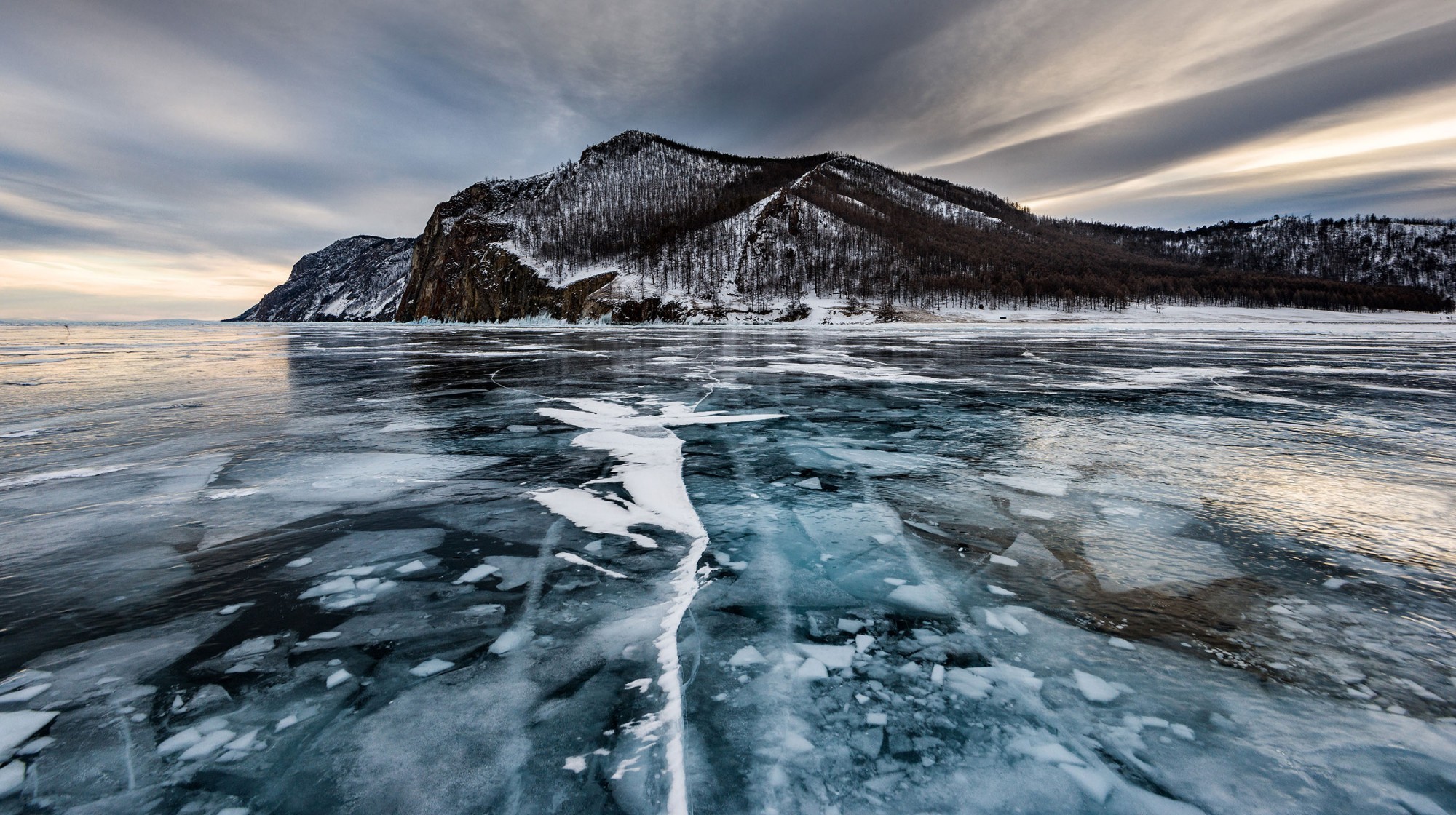 Les températures du Lac Baïkal en hiver peuvent descendre jusqu'à -20 degrés.