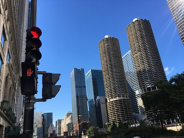 L'une des tours les plus emblématiques de l'horizon de Chicago est le complexe Marina City construit dans les années soixante.