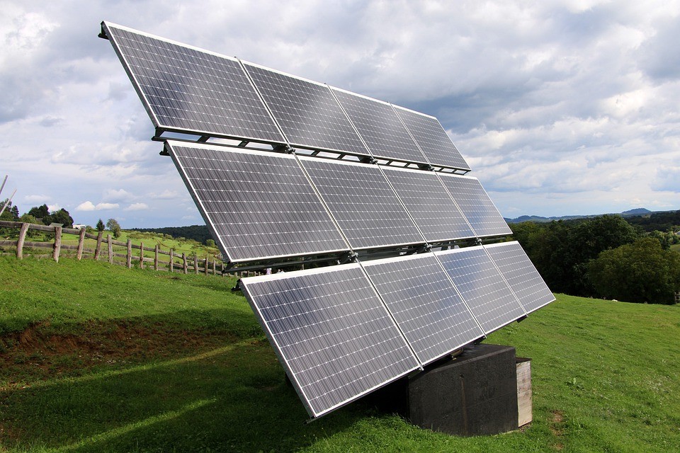 Photovoltaïque: nombre record de demandes d'autorisation pour de petites installations solaires.