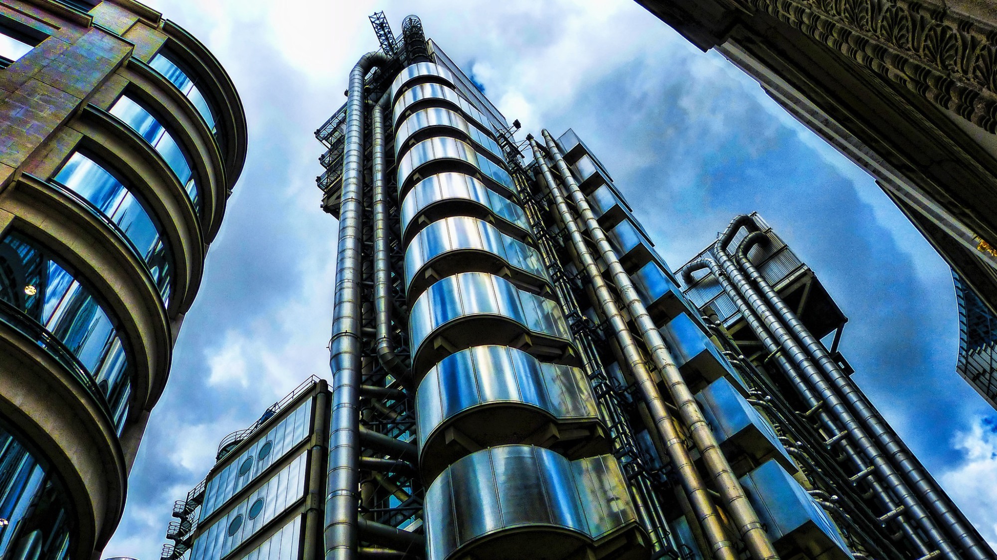 Le Lloyd's Building est le siège de la Lloyd's of London. Conçu par Richard Rogers, il a fallu huit ans pour le construire entre 1978 et 1986.