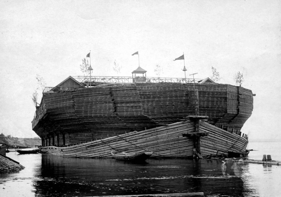 Les bateaux n'avaient pas de propulsion motorisée et se déplaçaient uniquement grâce aux mouvements du fleuve. Un grand gouvernail était toutefois fixé à l'arrière pour permettre au capitaine de diriger le bateau.