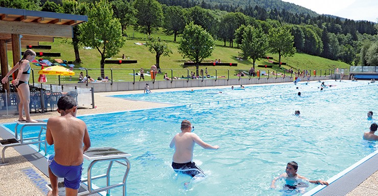 Les bassins de la piscine de St-Imier seront remis aux normes. Un accès aux personnes à mobilité réduite est prévu et les installations destinées aux familles seront sensiblement améliorées.