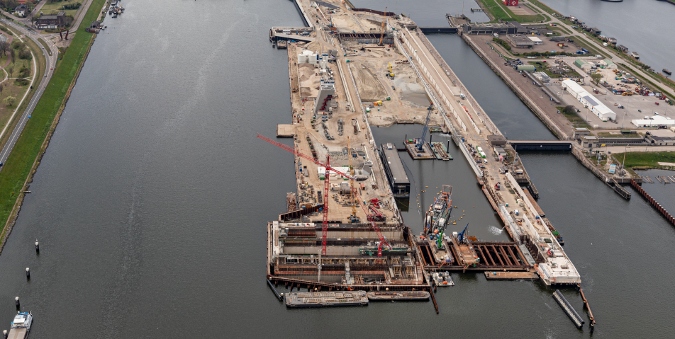 L'ancienne écluse Noorder était presque centenaire et était devenue trop petite pour les bateaux de marchandises modernes. Photo: travaux de construction de la nouvelle écluse.