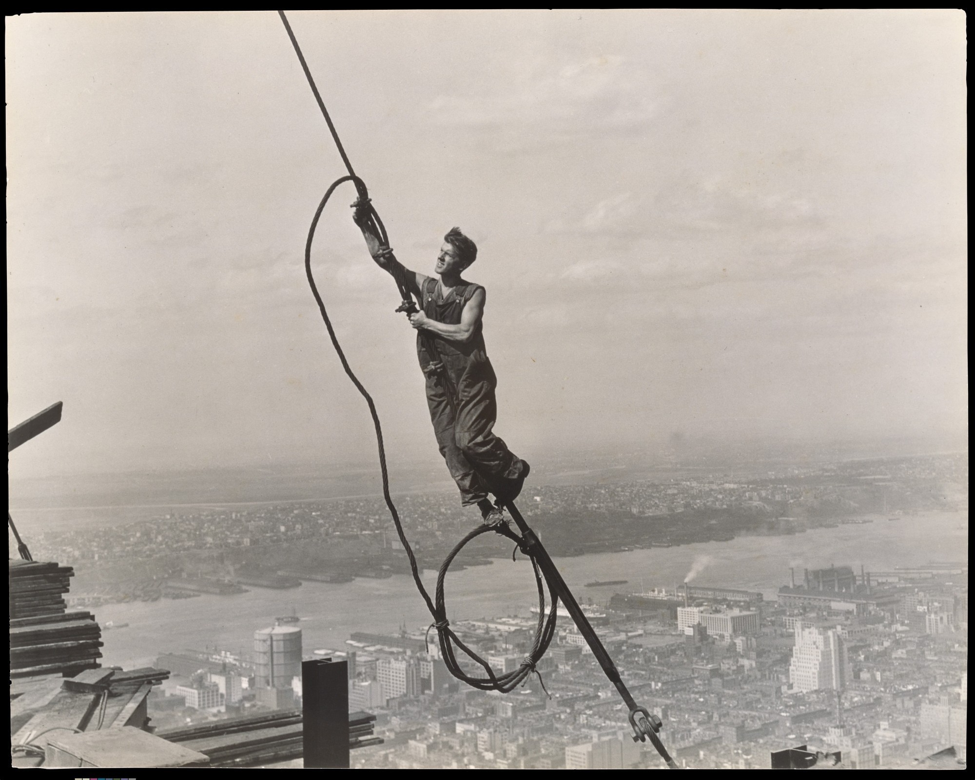 L'une des célèbres photos de la construction de l'Empire State Building prises par Lewis Hine.