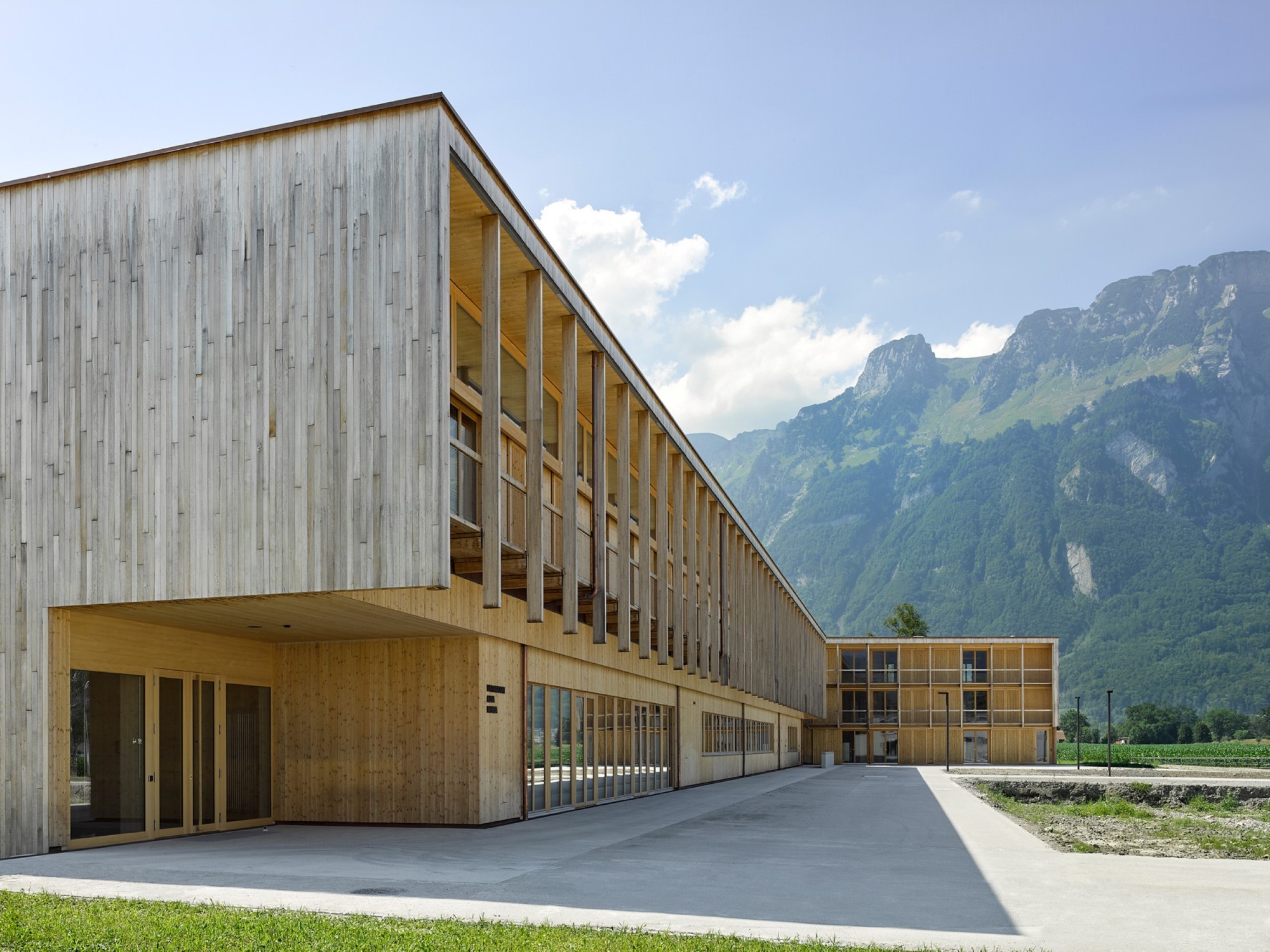Le prix « Constructives Alps » est décerné à des bâtiments neufs et rénovés, particulièrement durables. Il s’adresse aux architectes et aux maîtres d’ouvrage qui ont appliqués dans leur objet les critères écologiques et économiques, mais aussi sociaux et 
