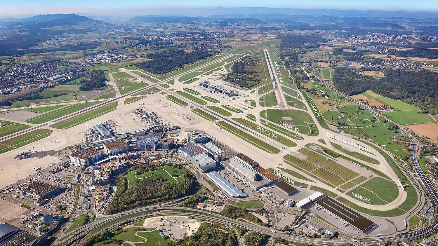 A partir de fin mars, la bande centrale de la piste 10/28 de l'aéroport de Zurich sera rénovée. Les travaux devraient se terminer durant la période d'été de cette année.