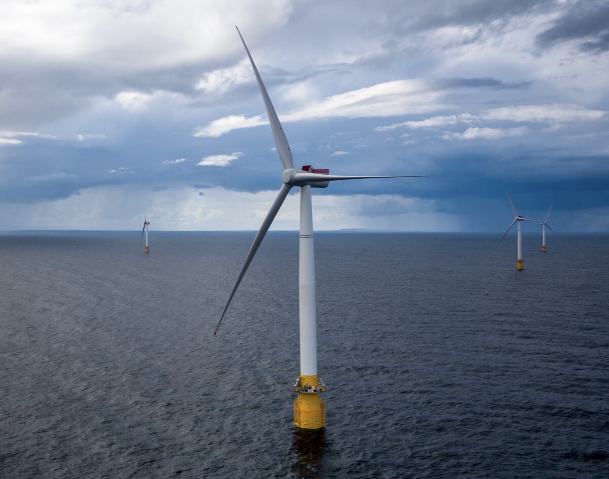 La mise en place de la première turbine du projet Beleolico a eu lieu. C'est ce qu'a annoncé Renexia, la société du groupe Toto active en Italie et aux États-Unis dans le domaine des énergies renouvelables, qui construit à Tarente le premier parc éolien o