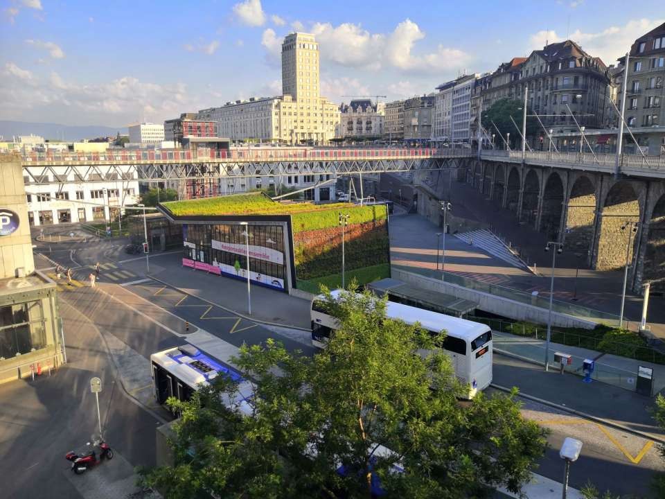 La Municipalité de la ville organise un concours d’idées pour imaginer l’avenir des places de l’Europe et Centrale. Afin de présenter au public les rendus des concurrents, une exposition sur place sera organisée au printemps 2023.