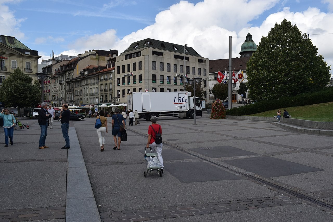La Ville de Fribourg a instauré la mise en zone piétonne de plusieurs axes proches de la rue de Romont. Cela permettra notamment aux restaurants de disposer de nouvelles terrasses et offrira plus de place à la mobilité douce.