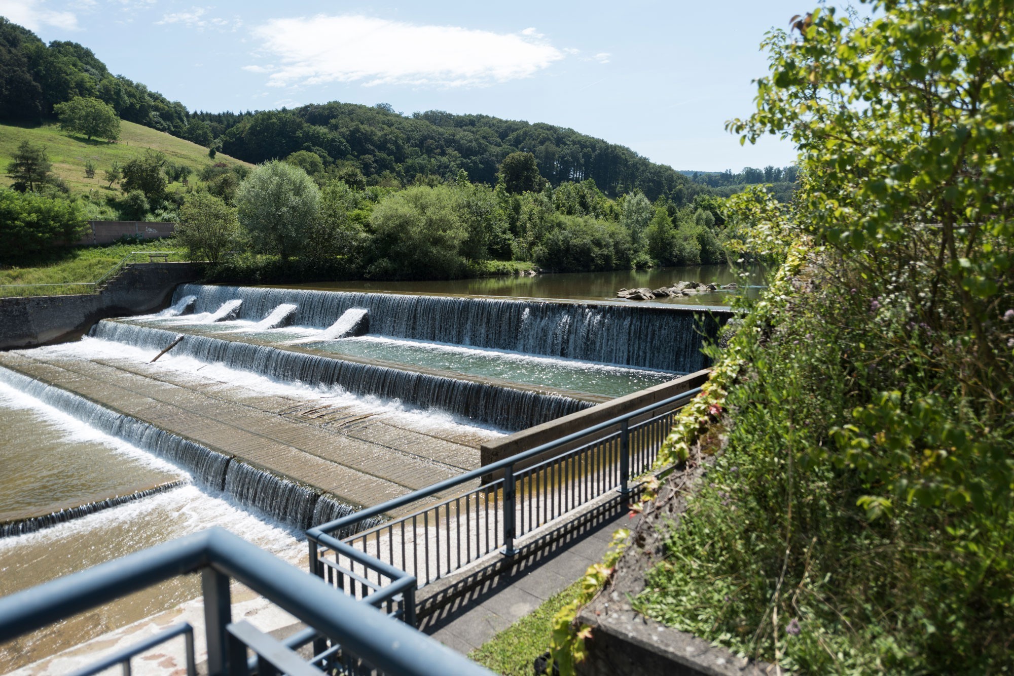 Vue sur le barrage de la Birse et la centrale électrique Neuewelt à Münchenstein. L'installation sera rénovée par IWB et l'Office des ponts et chaussées de Bâle-Ville.