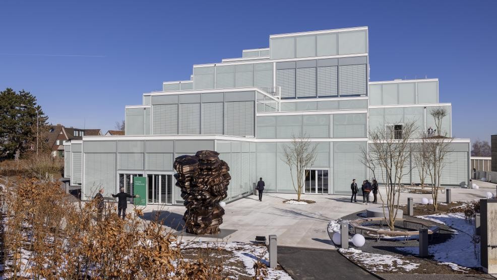 La construction conçue par l'architecte japonais Sou Fujimoto et la fondation HSG permet une répartition flexible des espaces.