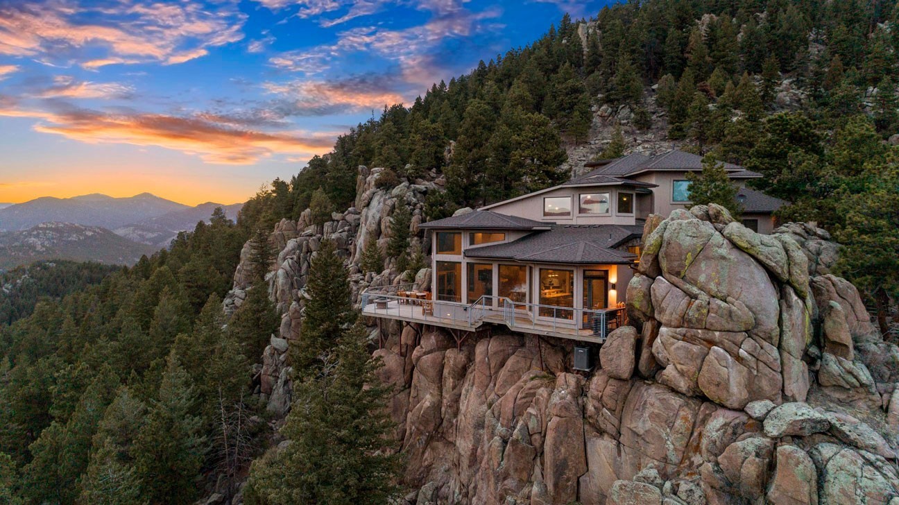 Maison sur la falaise à Evergreen Colorado.