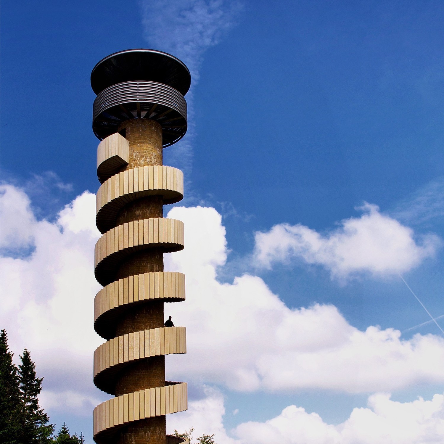 La tour d'observation de 30 m de haut de Mario Botta dans la commune de Valbirse est endommagée. (photo prise en 2009)