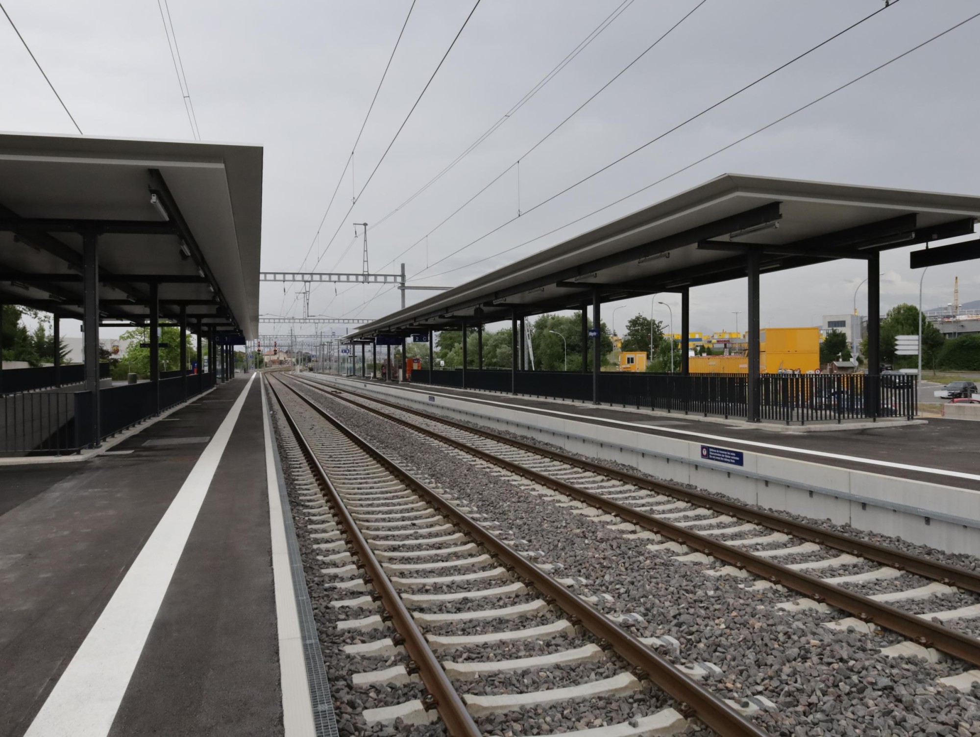 La gare de Meyrin a été inaugurée le vendredi 1er juillet 2022, par les autorités locales et cantonales ainsi que par des représentants de Lémanis et des CFF.