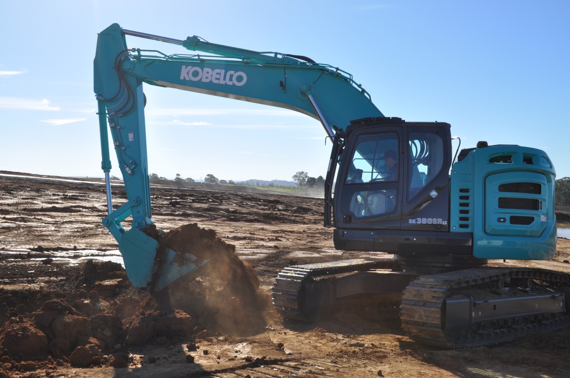 Une championne de plus de 38t compact, économique et fiable... c’est la KOBELCO SK380SRLC.SK380SRLC_Jobsite_02