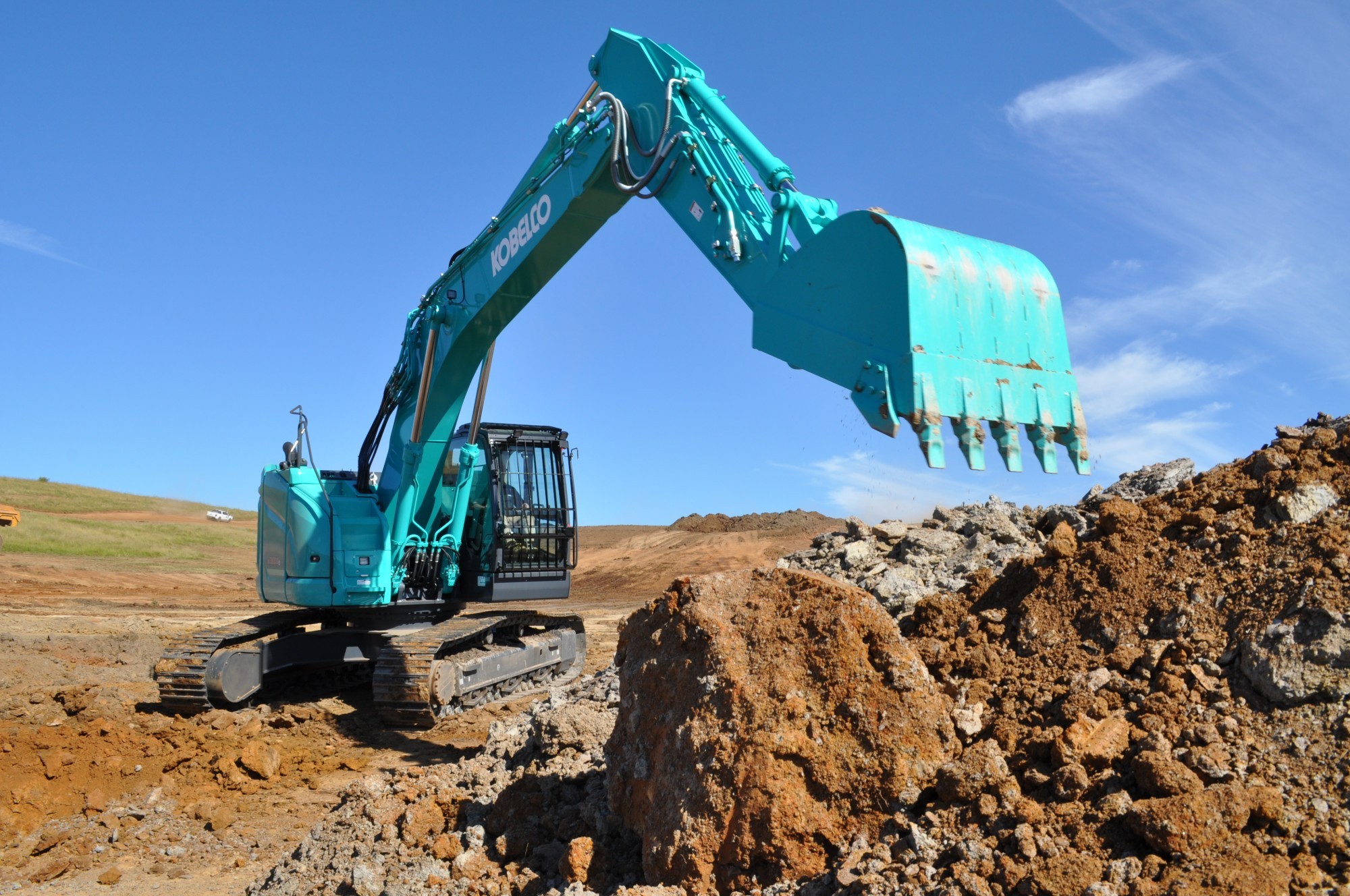 Une championne de plus de 38t compact, économique et fiable... c’est la KOBELCO SK380SRLC.