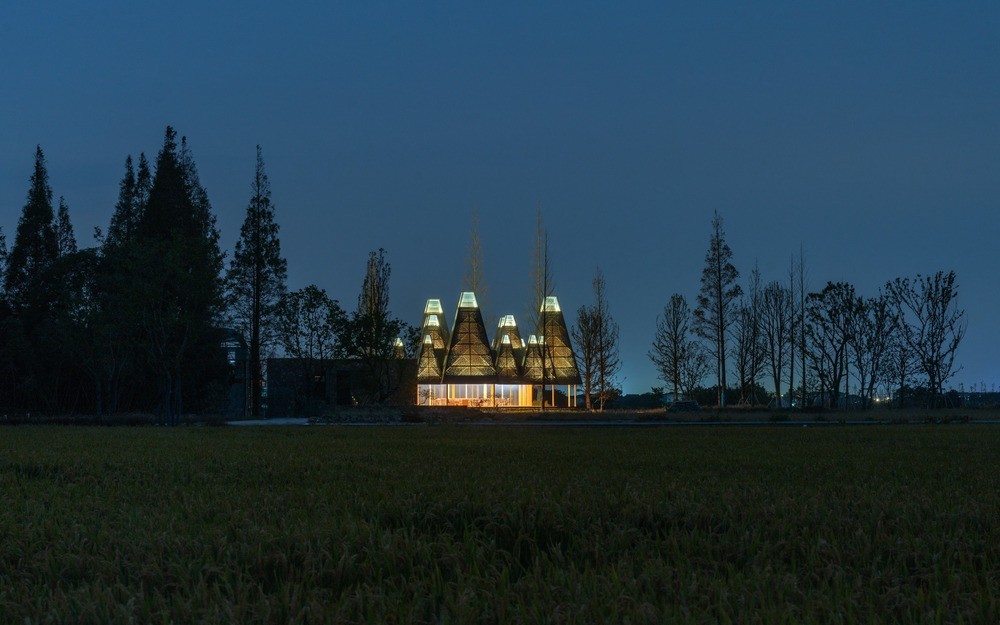 La construction du «Restaurant of Metasequoia Grove» a été achevée en 2021.