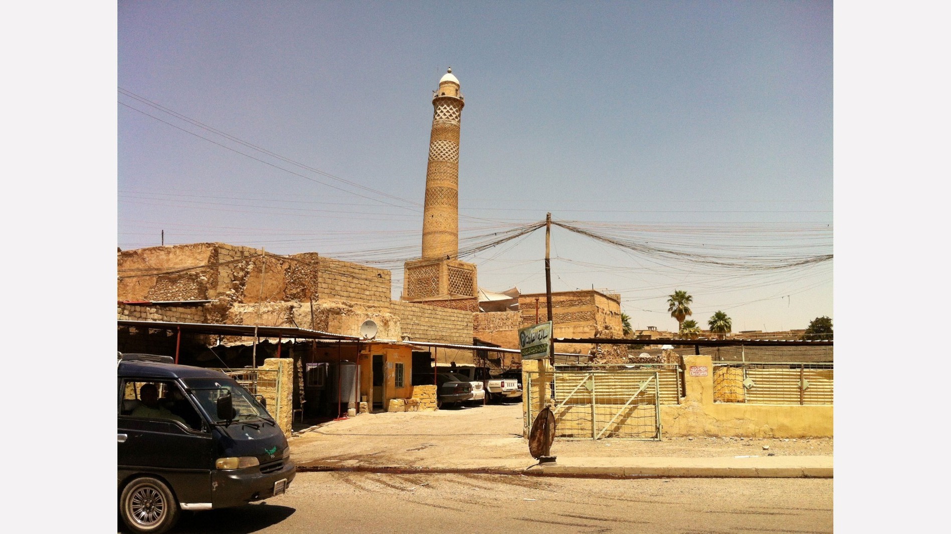Le minaret de la mosquée An-Nuri en 2013 avant que l'Etat islamique ne tente de le détruire.