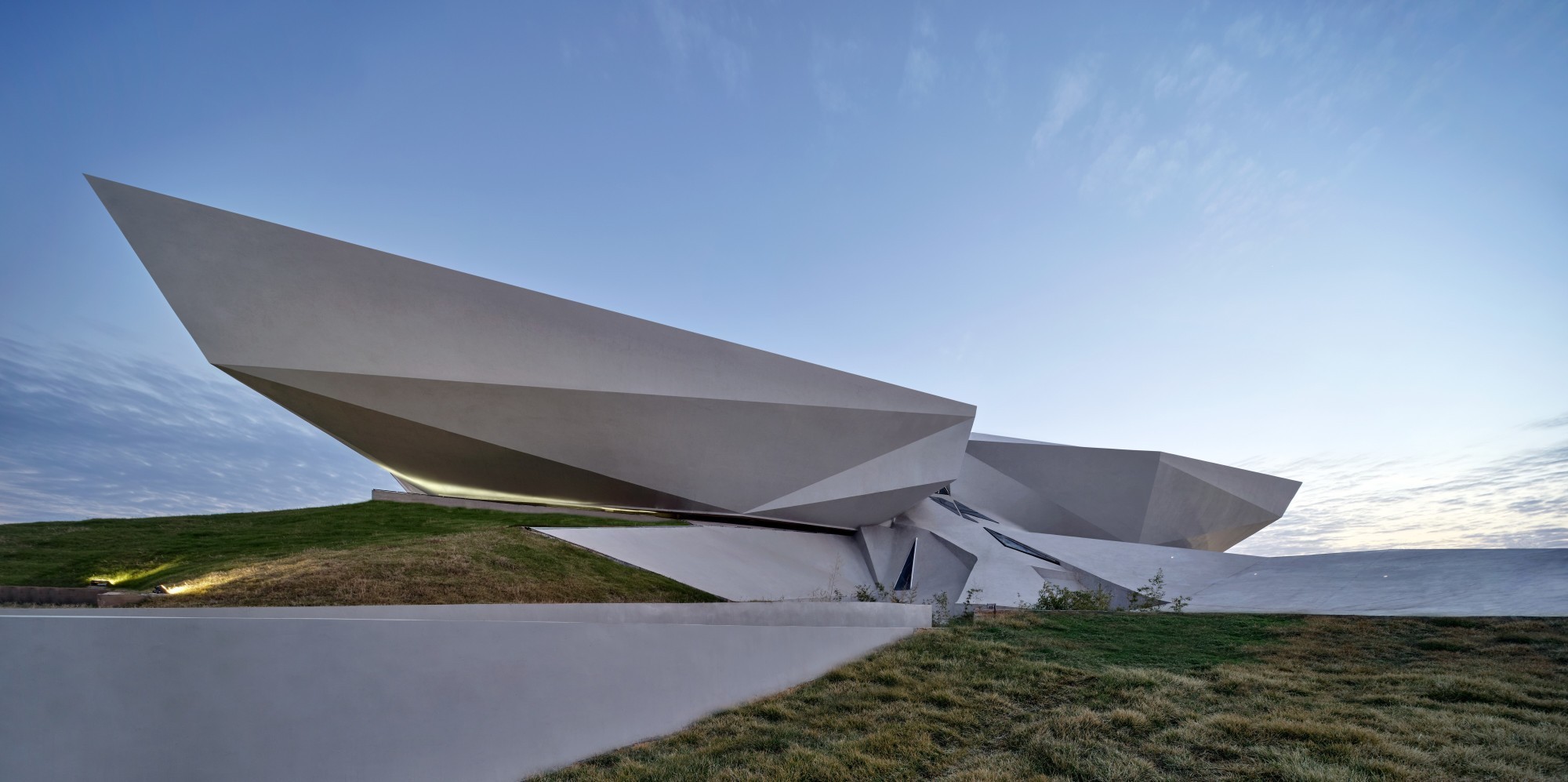 Le Shuikou Mountain Workers Movement Memorial Museum rend hommage à l'histoire des travailleurs d'une région minière près de Hengyang, dans la province chinoise du Hunan. (Architecture : Yang Ying Design Studio).