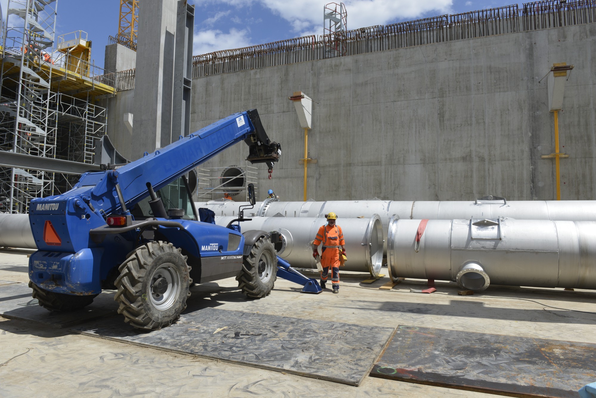 SIG construit GeniLac, le plus grand réseau thermique écologique jamais bâti à Genève. Cette infrastructure fonctionne avec l’eau du lac Léman et de l’électricité 100% renouvelable.