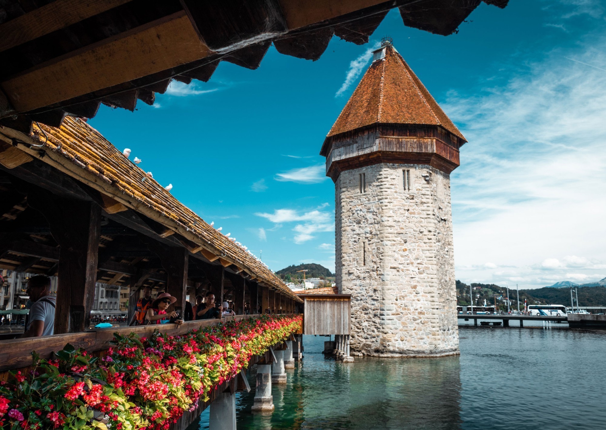Le Pont  de la Chapelle fait partie des sujets les plus photographiés par les touristes à Lucerne.