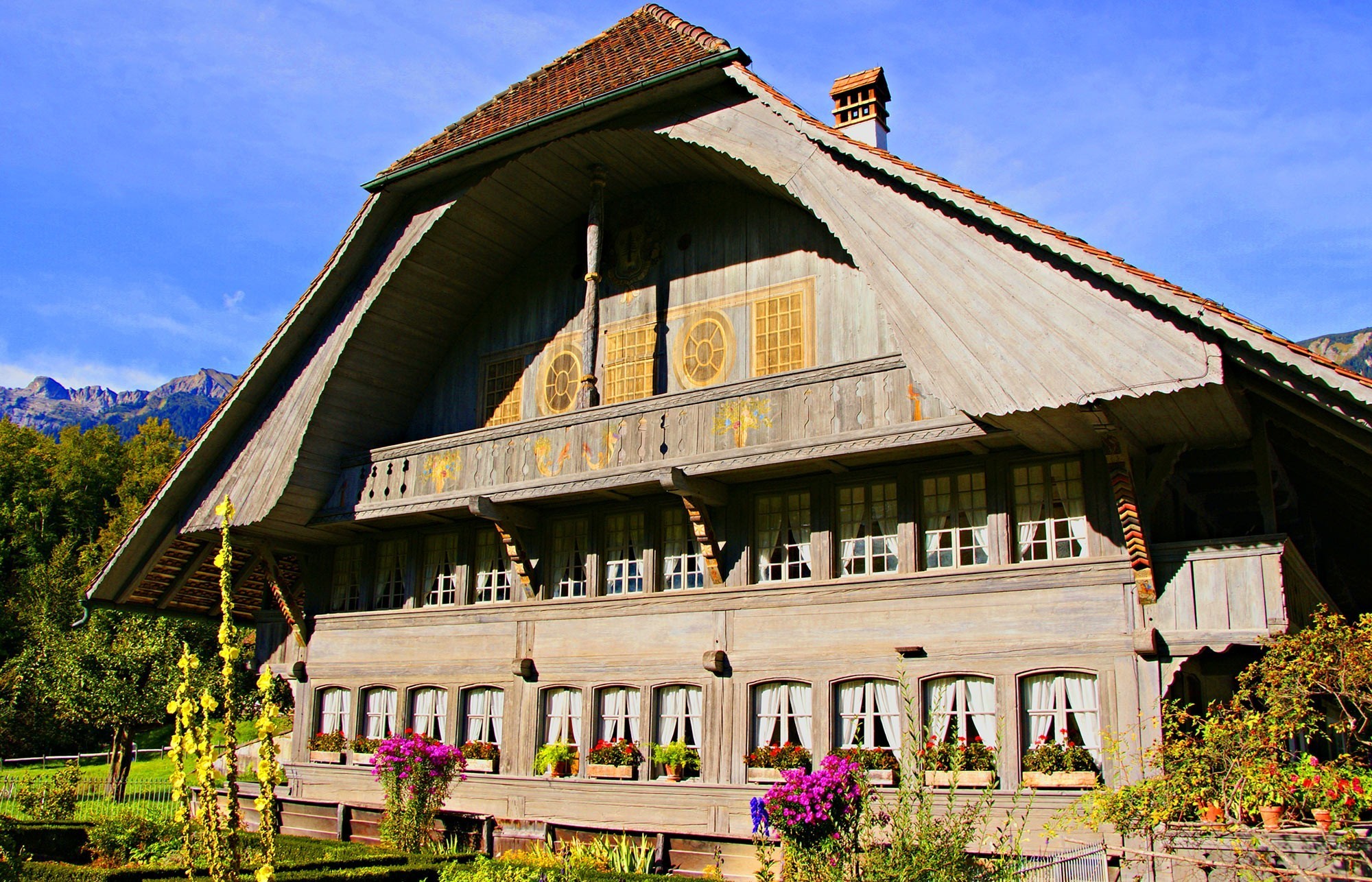 Une ferme à Ostermundigen comme image symbolique. Le service des monuments historiques revoit l'inventaire des bâtiments et réduit les groupes de construction et les objets inventoriés.