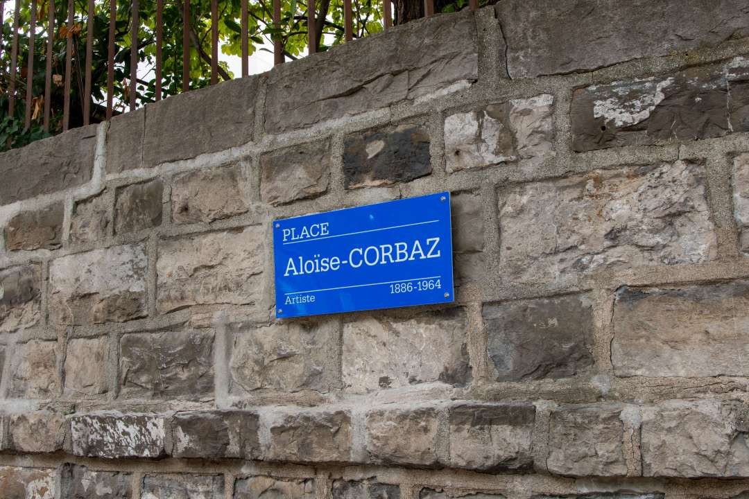 La place du quartier du pré-du-Marché a été agrandie et renommée au nom de Place Aloïse-Corbaz en honneur d'une artiste lausannoise.