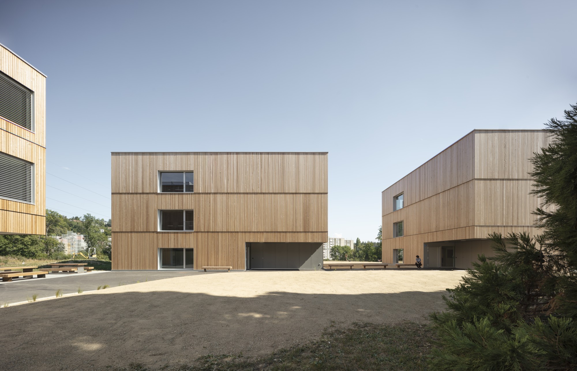 Le Centre de formation professionnelle de Vennes composé de trois nouveaux bâtiments bois.