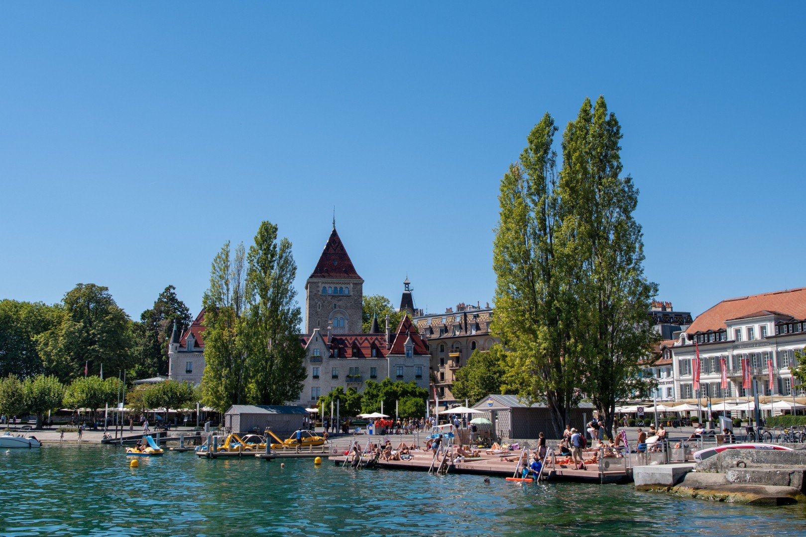 Vu le succès des zones de baignades de la Jetée de la Compagnie depuis 2019 et du Vieux-Port d’Ouchy depuis 2021, et pour répondre à une demande croissante de la population de pouvoir profiter de la qualité des eaux lausannoises, une troisième zone de bai