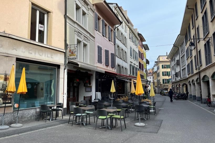 Lors de la pandémie de nombreux restaurants ont obtenu la permission d'une extension de leur terrasse pour des raisons sanitaires. Afin de pouvoir satisfaire les propriétaires et améliorer la convivialité des lieux la municipalité favorise la pérennisatio