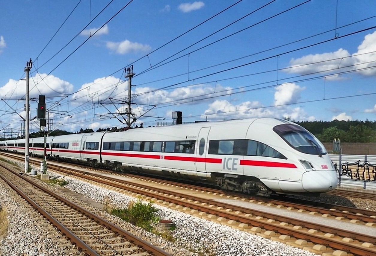 Les travaux sur la Ligne ferroviaire de  Karlsruhe à Bâle se poursuivent. Un nouveau pont sur la rivière Wiese à Bâle a vu le jour.