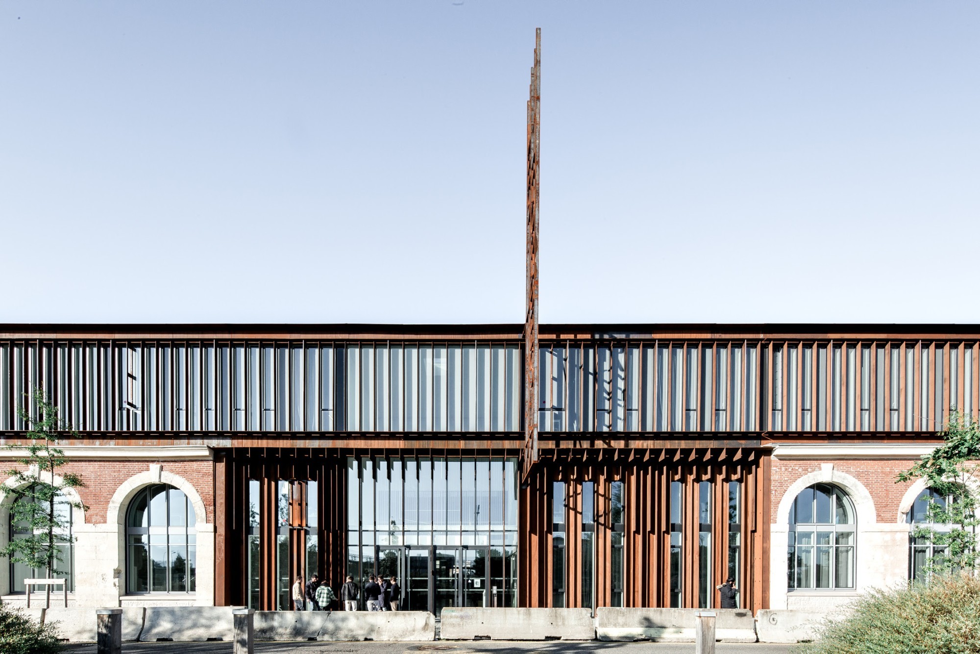 La rencontre du patrimoine architectural industriel avec le monde de la culture et de la connaissance d'aujourd'hui, a indéniablement généré un «génie des lieux».