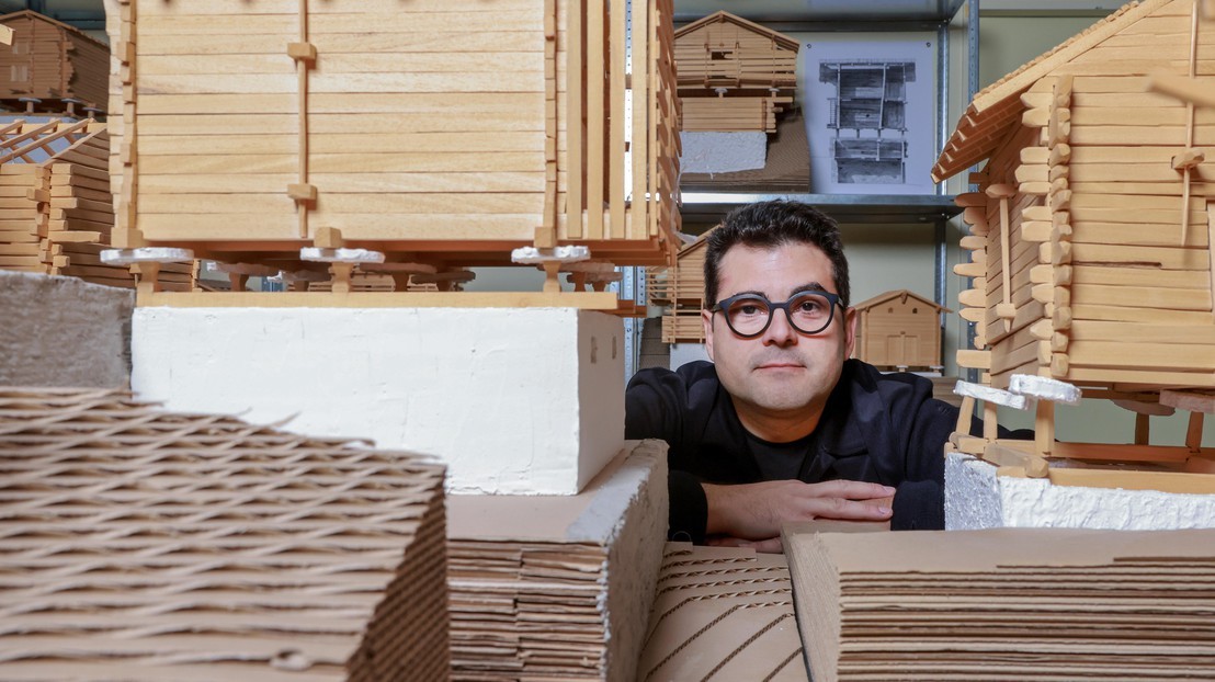 Patrick Giromini est chargé de cours en architecture à l'EPFL. L’architecte valaisan vient de faire paraître un livre basé sur son doctorat, réalisé au sein de la Faculté de l’environnement naturel, architectural et construit (ENAC).