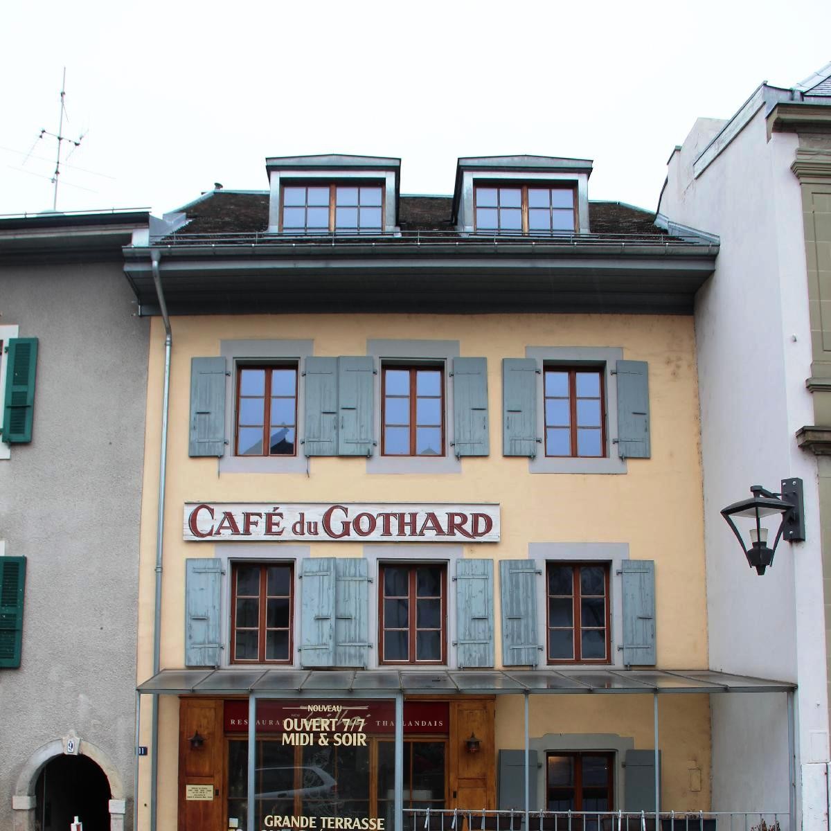 Attestée sur le plan cadastral de 1806, la maison sise rue du Gothard 11 appartient au noyau historique de Chêne-Bourg.