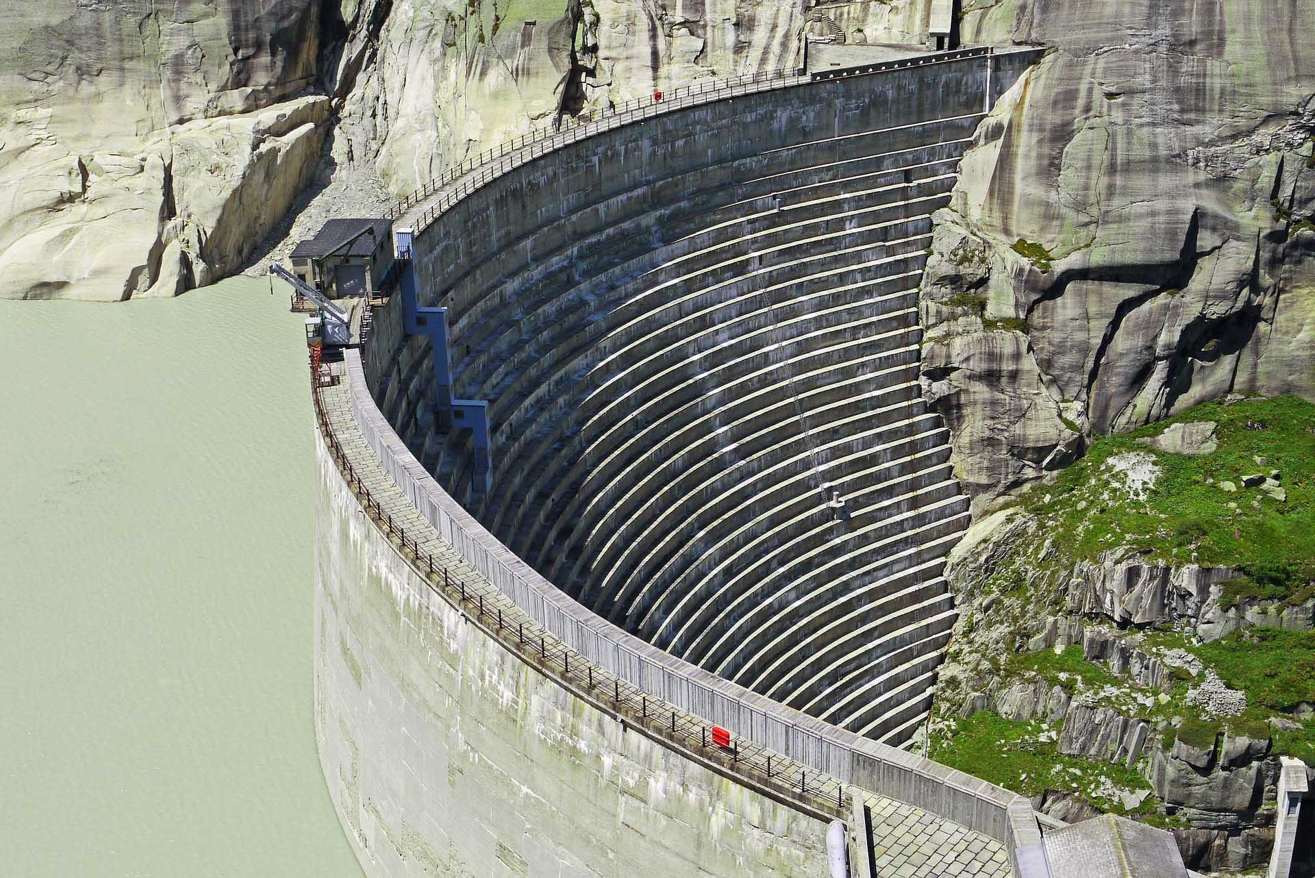 Le barrage sur le lac du Grimsel doit être rehaussé afin de répondre aux exigences du Tribunal fédéral.