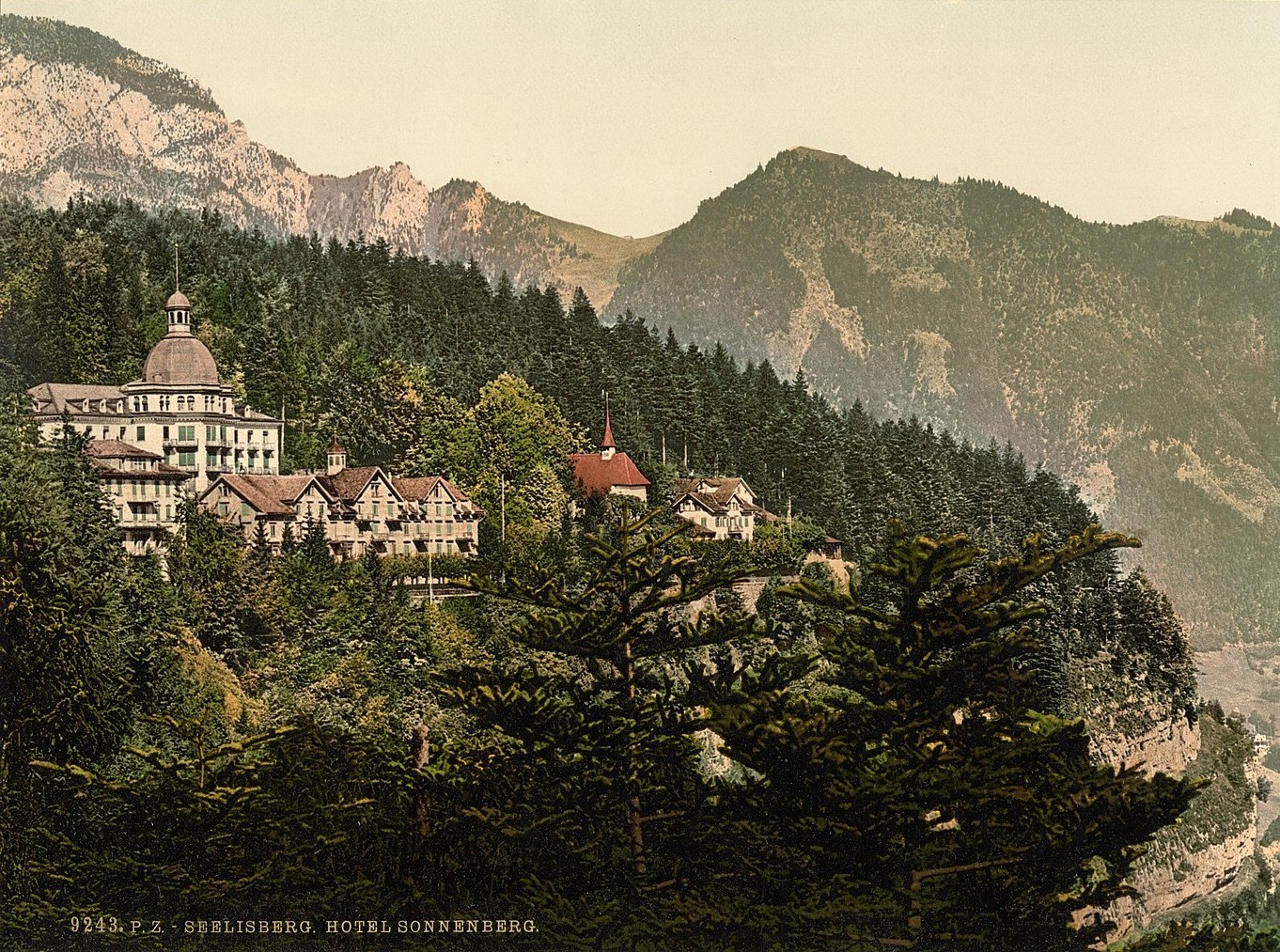 Vue de l'établissement de cure Sonnenberg à Seelisberg vers 1900. La propriété est actuellement  en attente d'importantes rénovations afin de pouvoir devenir un lieu touristique.