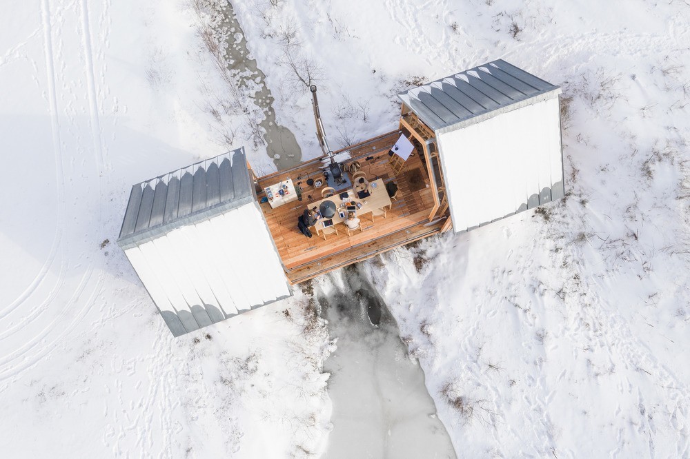 Admirer la voûte étoilée depuis son lit ou se réchauffer entre les murs de bois par mauvais temps.  Le designer néerlandais Caspar Schols a conçu Maison «ANNA», vue du ciel.