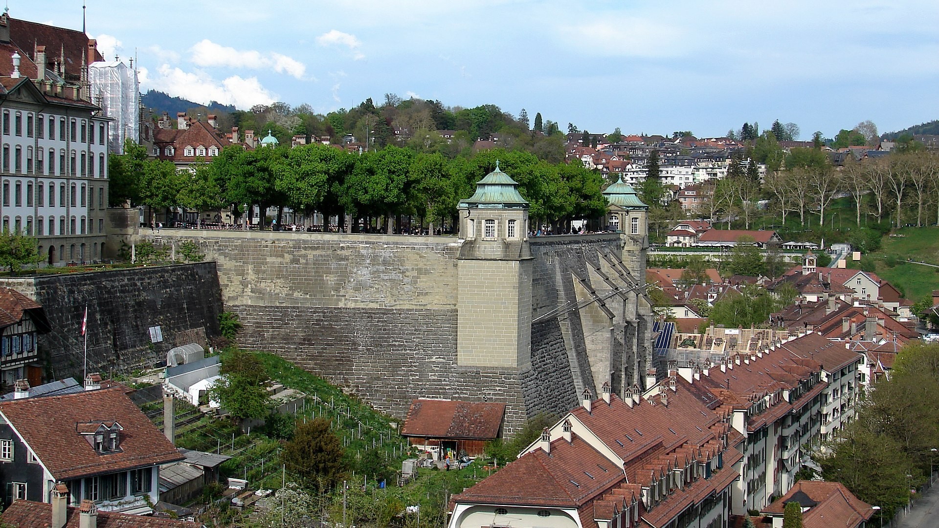 Vue de la plate-forme de la cathédrale de la Ville de Berne dont le mur de 30 m de haut sera restauré.